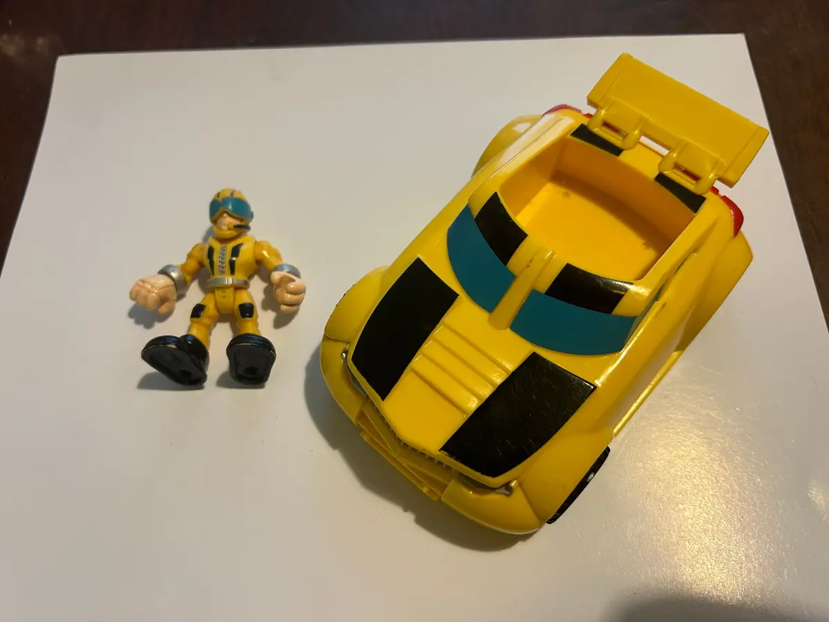 Tf Rescue Bots Bumblebee & Axel Frazier From Garage Playset 1