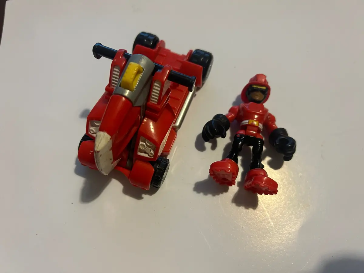 Tf Rescue Bots Cody Burns & Rescue Axe 1