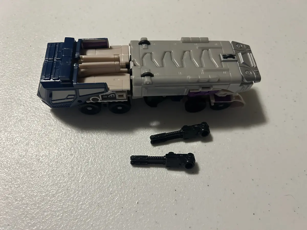 Tf Universe 2.0 Tankor Deluxe 1