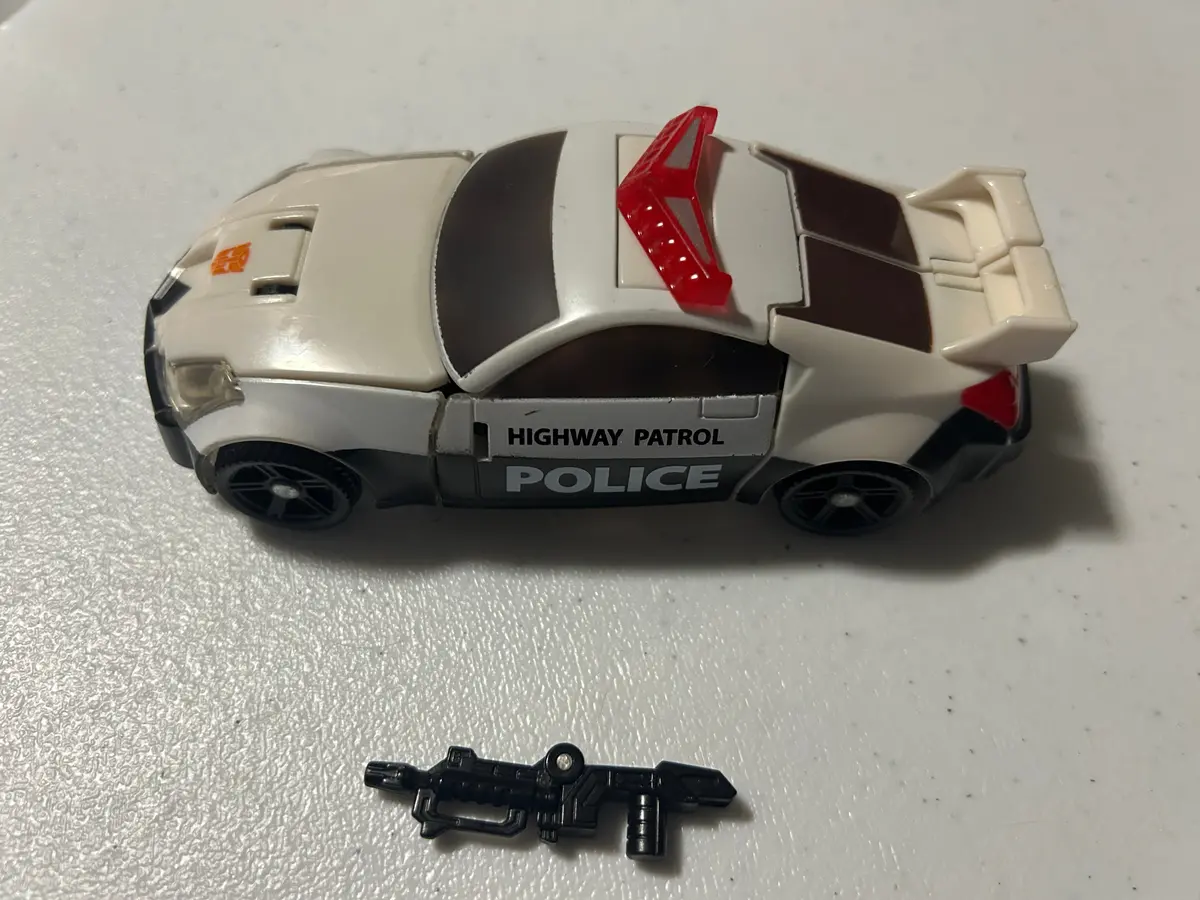 Tf Universe 2.0 Prowl Deluxe 1