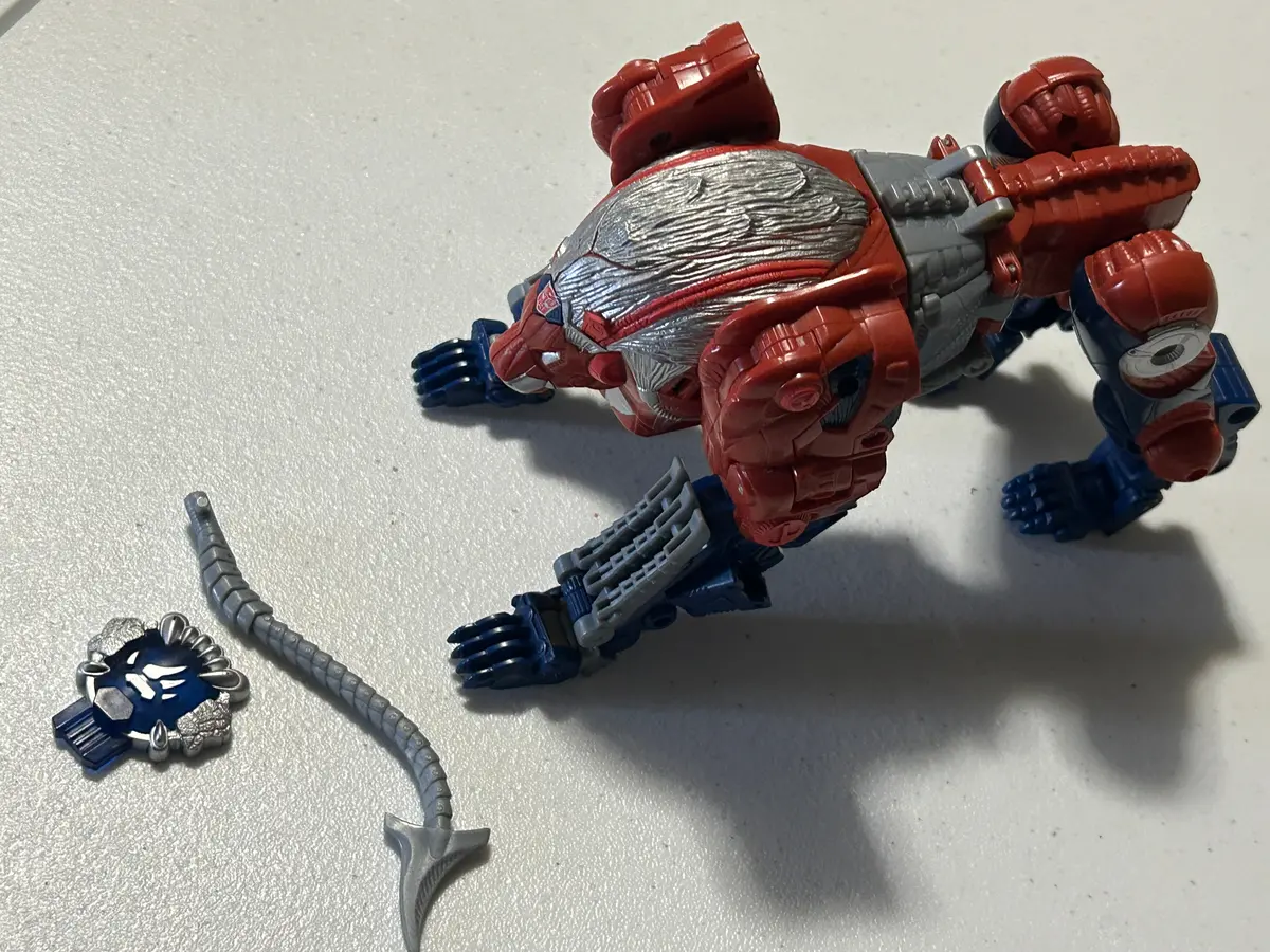 Tf Universe 2.0 Leo Prime (Red) Voyager 1