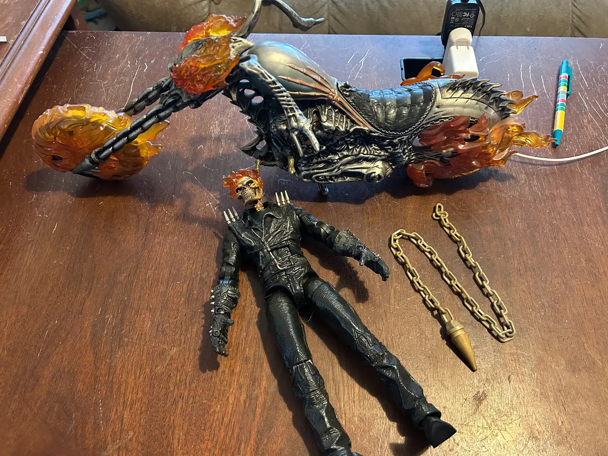 Marvel Ultimate Ghost Rider & Flame Cycle 1