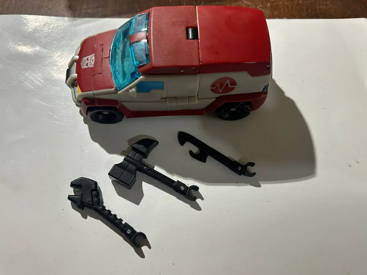 Tf Animated Ratchet Deluxe Incomplete 1