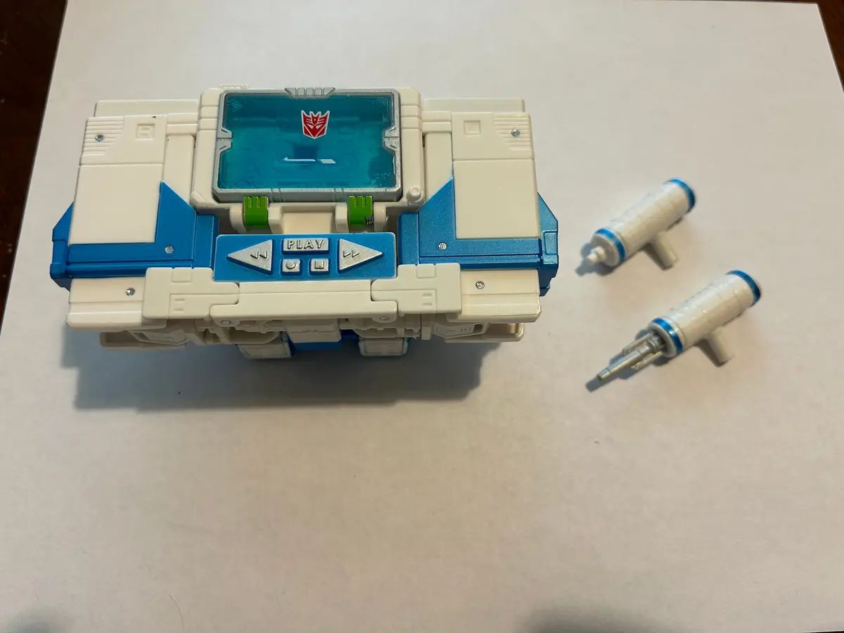 Tf Legacy Generations Soundwave Shattered Glass 1