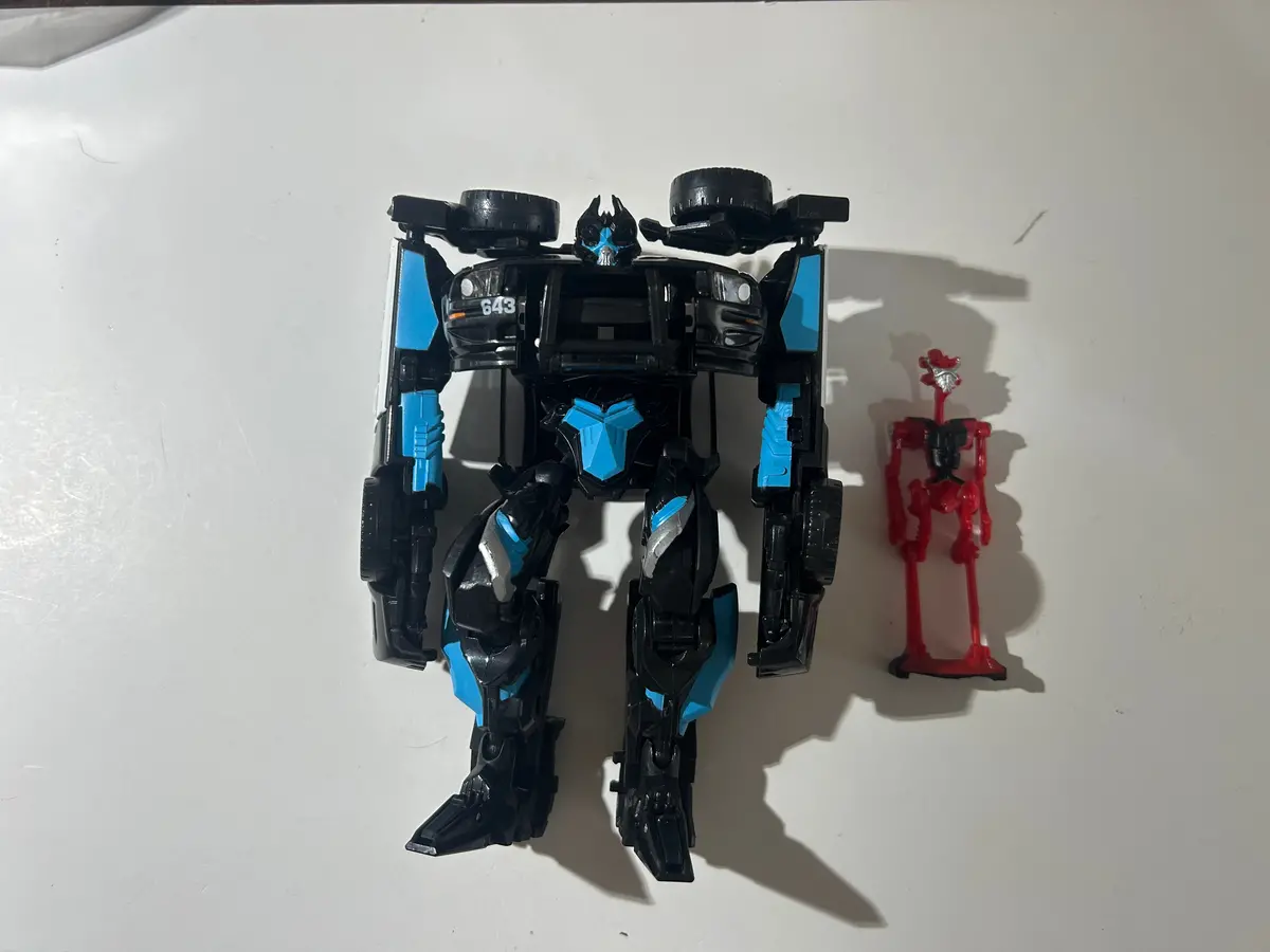 Tf Movie 1 Barricade Deluxe (Allspark Power Target Excl) 1