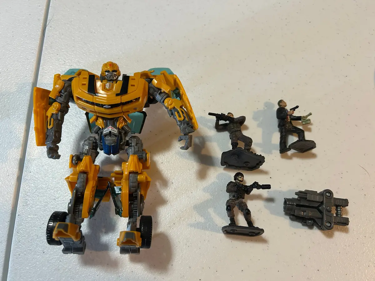 Tf Movie 1 Screen Battles Capture Of Bumblebee 1